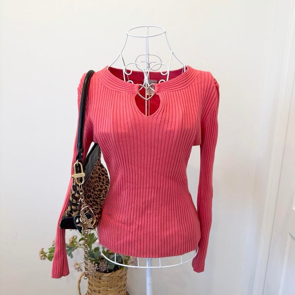 Vintage y2k hot pink tight ribbed long sleeve top with the cutest peekaboo heart